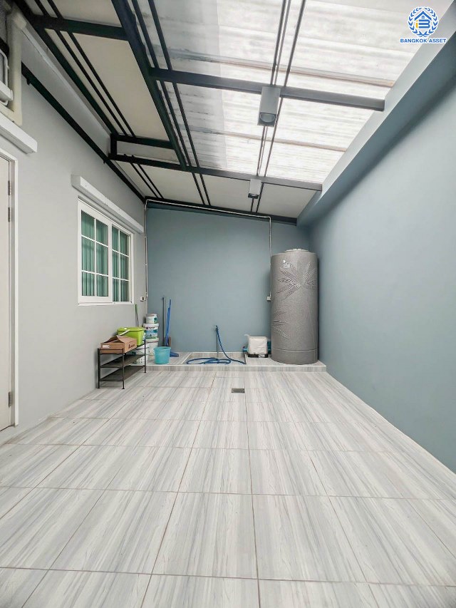 *****ทาวน์โฮม 3 ชั้นมือสอง โครงการ โกลเด้น ซิตี้ แจ้งวัฒนะ-เมืองทอง บนเนื้อที่ 20.4 ตร.ว. พื้นที่ใช้สอย 164 ตร.ม. ฟังก์ชัน 4 ห้องนอน 4 ห้องน้ำ 2 ที่จอดรถ บ้านสภาพสวย ใกล้เมืองเดินทางสะดวก เชื่อมต่อถนนติวานนท์, ถนนศรีสมาน, ถนนสรงประภา ใกล้รถไฟฟ้าสายสีชมพู "สถานีห้าแยกปากเกร็ด" จุดขึ้นทางด่วน "แจ้งวัฒนะ-ศรีรัช"