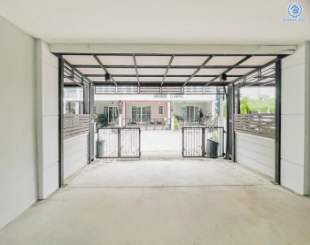 *****ทาวน์โฮม 3 ชั้นมือสอง โครงการ โกลเด้น ซิตี้ แจ้งวัฒนะ-เมืองทอง บนเนื้อที่ 20.4 ตร.ว. พื้นที่ใช้สอย 164 ตร.ม. ฟังก์ชัน 4 ห้องนอน 4 ห้องน้ำ 2 ที่จอดรถ บ้านสภาพสวย ใกล้เมืองเดินทางสะดวก เชื่อมต่อถนนติวานนท์, ถนนศรีสมาน, ถนนสรงประภา ใกล้รถไฟฟ้าสายสีชมพู "สถานีห้าแยกปากเกร็ด" จุดขึ้นทางด่วน "แจ้งวัฒนะ-ศรีรัช"