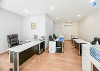 *****ทาวน์โฮม 3 ชั้นมือสอง โครงการ โกลเด้น ซิตี้ แจ้งวัฒนะ-เมืองทอง บนเนื้อที่ 20.4 ตร.ว. พื้นที่ใช้สอย 164 ตร.ม. ฟังก์ชัน 4 ห้องนอน 4 ห้องน้ำ 2 ที่จอดรถ บ้านสภาพสวย ใกล้เมืองเดินทางสะดวก เชื่อมต่อถนนติวานนท์, ถนนศรีสมาน, ถนนสรงประภา ใกล้รถไฟฟ้าสายสีชมพู "สถานีห้าแยกปากเกร็ด" จุดขึ้นทางด่วน "แจ้งวัฒนะ-ศรีรัช"