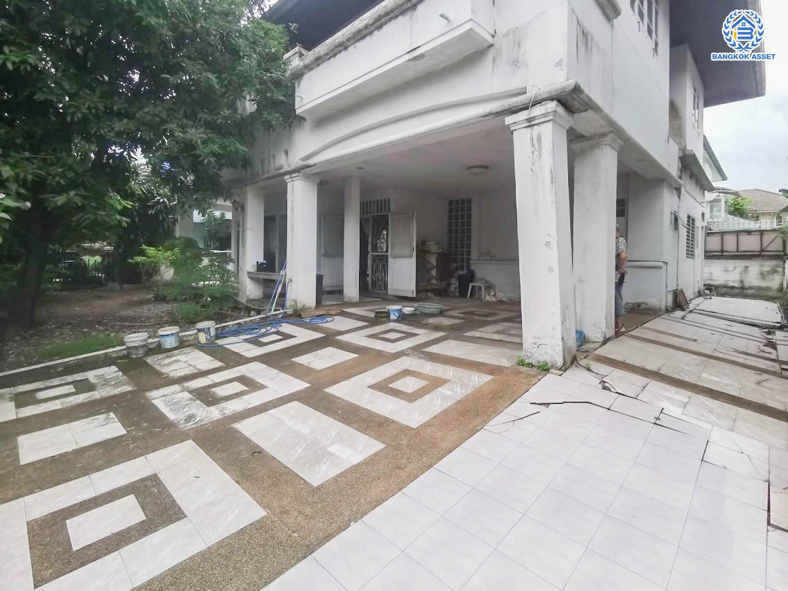 บ้านเดี่ยวมือสอง โครงการ เพอร์เฟคเพลส2 รามคำแหง เนื้อที่ 77.70 ตร.ว. พื้นที่ใช้สอย 242 ตร.ม. บ้านฟังก์ชั่นเยอะ 4 ห้องนอน 4 ห้องน้ำ 2 ที่จอดรถ ใกล้แหล่งอำนวยความสะดวก เชื่อมต่อถนนรามคําแหง ใกล้แฟชั่นไอซ์แลนด์ และจุดขึ้นทางด่วน "รามคำแหง"...