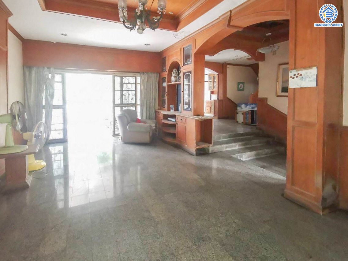 บ้านเดี่ยวมือสอง โครงการ เพอร์เฟคเพลส2 รามคำแหง เนื้อที่ 77.70 ตร.ว. พื้นที่ใช้สอย 242 ตร.ม. บ้านฟังก์ชั่นเยอะ 4 ห้องนอน 4 ห้องน้ำ 2 ที่จอดรถ ใกล้แหล่งอำนวยความสะดวก เชื่อมต่อถนนรามคําแหง ใกล้แฟชั่นไอซ์แลนด์ และจุดขึ้นทางด่วน "รามคำแหง"...