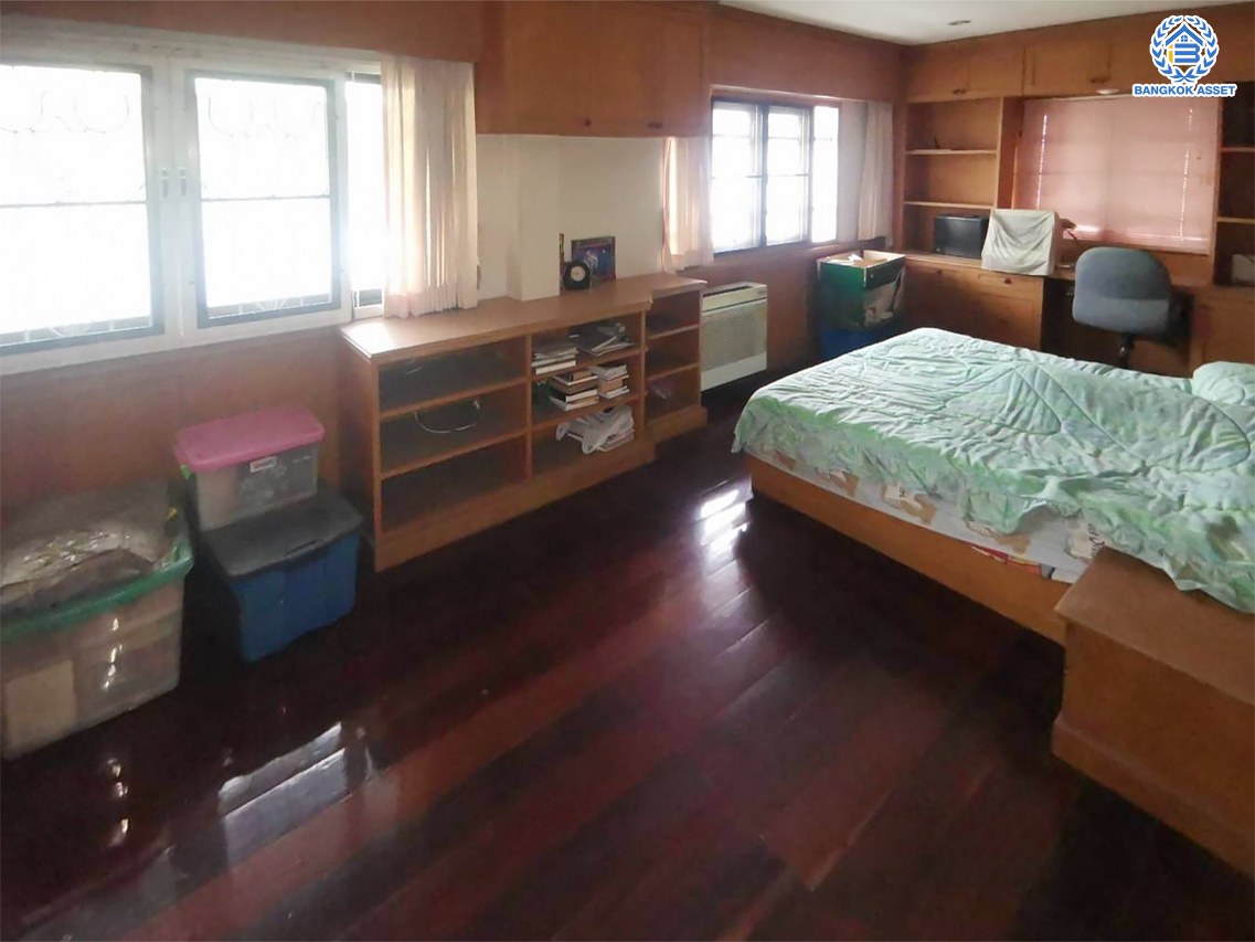 บ้านเดี่ยวมือสอง โครงการ เพอร์เฟคเพลส2 รามคำแหง เนื้อที่ 77.70 ตร.ว. พื้นที่ใช้สอย 242 ตร.ม. บ้านฟังก์ชั่นเยอะ 4 ห้องนอน 4 ห้องน้ำ 2 ที่จอดรถ ใกล้แหล่งอำนวยความสะดวก เชื่อมต่อถนนรามคําแหง ใกล้แฟชั่นไอซ์แลนด์ และจุดขึ้นทางด่วน "รามคำแหง"...