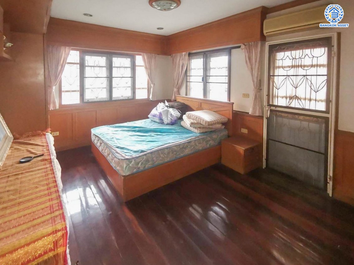 บ้านเดี่ยวมือสอง โครงการ เพอร์เฟคเพลส2 รามคำแหง เนื้อที่ 77.70 ตร.ว. พื้นที่ใช้สอย 242 ตร.ม. บ้านฟังก์ชั่นเยอะ 4 ห้องนอน 4 ห้องน้ำ 2 ที่จอดรถ ใกล้แหล่งอำนวยความสะดวก เชื่อมต่อถนนรามคําแหง ใกล้แฟชั่นไอซ์แลนด์ และจุดขึ้นทางด่วน "รามคำแหง"...