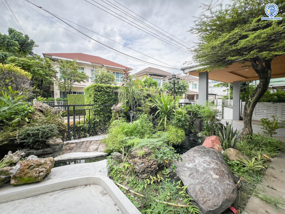 บ้านเดี่ยวมือสอง โครงการ ไลฟ์บางกอกบูเลอวาร์ด รัชวิภา หลังมุม เนื้อที่ 61.30 ตร.ว. พื้นที่ใช้อสอย 245 ตร.ม. ฟังก์ชัน 3 ห้องนอน 3 ห้องน้ำ 2 ที่จอดรถ บ้านสภาพดี พื้นที่ใช้สอยกว้างขวาง บนทำเลแห่งการเดินทาง เชื่อมต่อถนนนครอินทร์ ถนนวงศ์สว่าง ใกล้รถไฟฟ้าสายสีม่วง "สถานีเเยกติวานนท์" และจุดขึ้นทางพิเศษประจิมรัถยา