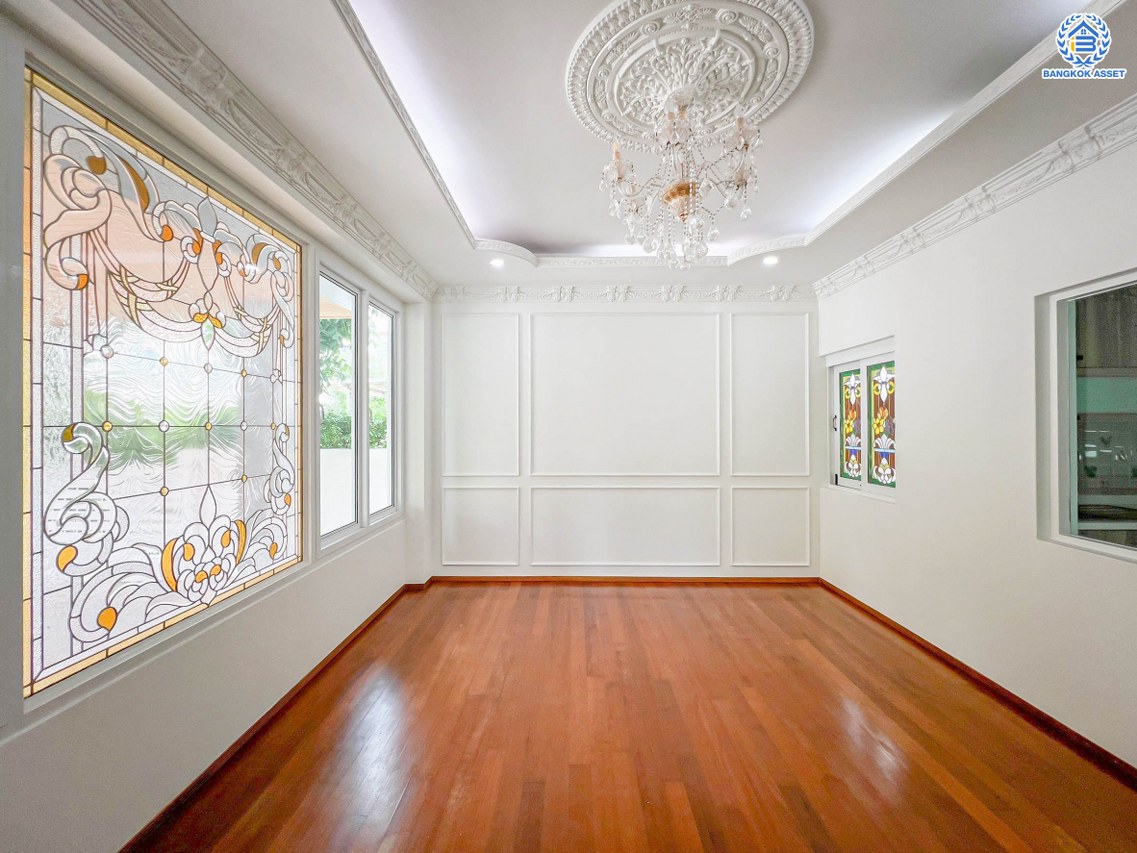 บ้านเดี่ยวมือสอง โครงการ ไลฟ์บางกอกบูเลอวาร์ด รัชวิภา หลังมุม เนื้อที่ 61.30 ตร.ว. พื้นที่ใช้อสอย 245 ตร.ม. ฟังก์ชัน 3 ห้องนอน 3 ห้องน้ำ 2 ที่จอดรถ บ้านสภาพดี พื้นที่ใช้สอยกว้างขวาง บนทำเลแห่งการเดินทาง เชื่อมต่อถนนนครอินทร์ ถนนวงศ์สว่าง ใกล้รถไฟฟ้าสายสีม่วง "สถานีเเยกติวานนท์" และจุดขึ้นทางพิเศษประจิมรัถยา