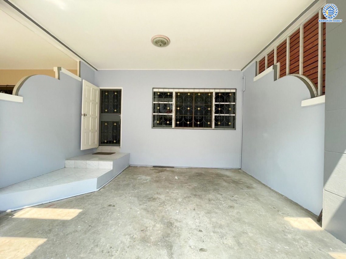 *****ทาวน์โฮม 3 ชั้นมือสองกรุงเทพมหานคร โครการ มั่งมี ซิตี้ บางแค เฟส2 เนื้อที่กว้าง 20.40 ตร.ว. พื้นที่ใช้สอย 179 ตร.ม. ฟังก์ชัน 4 ห้องนอน 3 ห้องน้ำ 1 ที่จอดรถ บนทำเลเดินทางสะดวก เชื่อมต่อ ถนนกาญจนาภิเษก ใกล้รถไฟฟ้าสายน้ำเงิน สถานีหลักสอง และ จุดขึ้นทางด่วน ใกล้จุดขึ้นทางด่วน วงแหวนกาญจนาภิเษก