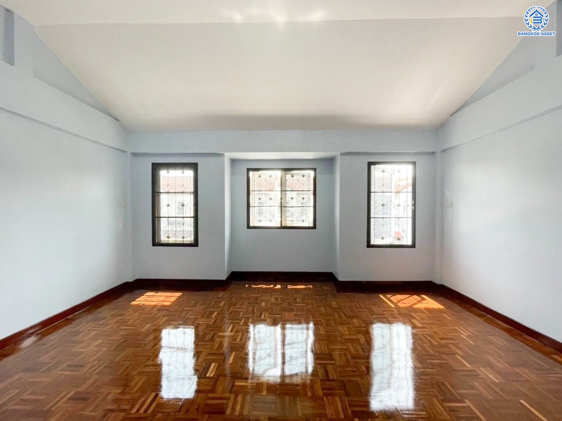 *****ทาวน์โฮม 3 ชั้นมือสองกรุงเทพมหานคร โครการ มั่งมี ซิตี้ บางแค เฟส2 เนื้อที่กว้าง 20.40 ตร.ว. พื้นที่ใช้สอย 179 ตร.ม. ฟังก์ชัน 4 ห้องนอน 3 ห้องน้ำ 1 ที่จอดรถ บนทำเลเดินทางสะดวก เชื่อมต่อ ถนนกาญจนาภิเษก ใกล้รถไฟฟ้าสายน้ำเงิน สถานีหลักสอง และ จุดขึ้นทางด่วน ใกล้จุดขึ้นทางด่วน วงแหวนกาญจนาภิเษก