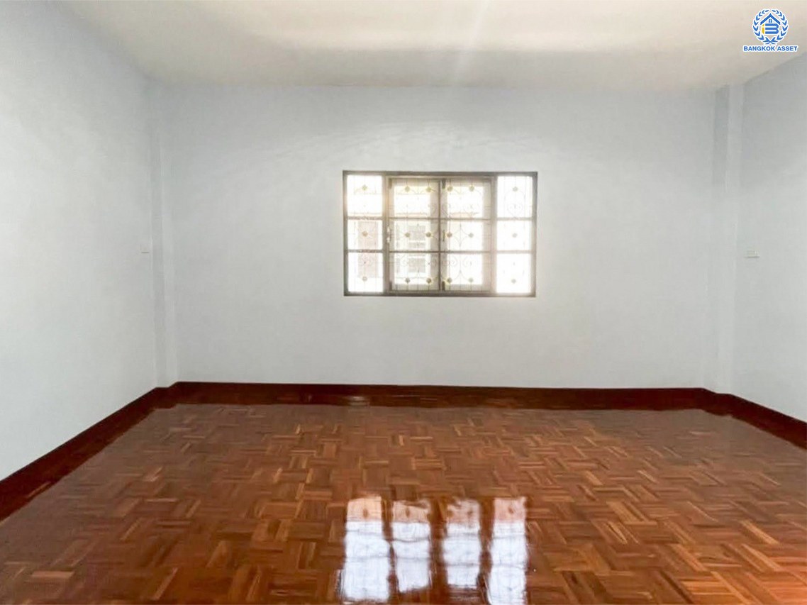 *****ทาวน์โฮม 3 ชั้นมือสองกรุงเทพมหานคร โครการ มั่งมี ซิตี้ บางแค เฟส2 เนื้อที่กว้าง 20.40 ตร.ว. พื้นที่ใช้สอย 179 ตร.ม. ฟังก์ชัน 4 ห้องนอน 3 ห้องน้ำ 1 ที่จอดรถ บนทำเลเดินทางสะดวก เชื่อมต่อ ถนนกาญจนาภิเษก ใกล้รถไฟฟ้าสายน้ำเงิน สถานีหลักสอง และ จุดขึ้นทางด่วน ใกล้จุดขึ้นทางด่วน วงแหวนกาญจนาภิเษก