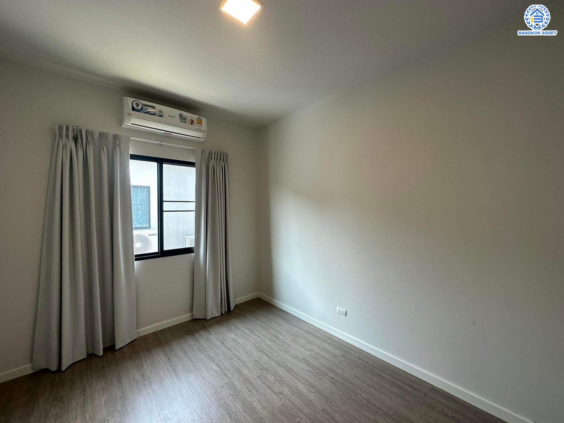 *****ทาวน์เฮ้าส์มือสอง โครงการ สิริเพลส บางใหญ่ หลังมุม เนื้อที่ 25.70 ตร.ว. ฟังก์ชัน 4 ห้องนอน 3 ห้องน้ำ พร้อมเข้าอยู่ โครงการบนทำเลเดินทางสะดวก เชื่อมต่อถนนอัจฉริยะพัฒนา ถนนกาญจนาภิเษก ใกล้โครงการรถไฟฟ้าสายสีม่วง "สถานีตลาดบางใหญ่" และเซ็นทรัลเวสเกต