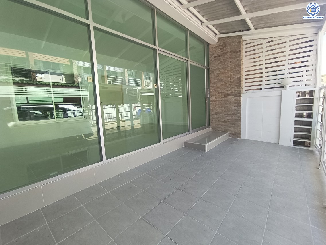 *****ทาวน์เฮ้าส์มือสองนนทบุรี โครงการ สิรภัทร3 รัตนาธิเบศร์ เนื้อที่กว้างถึง 17.90 ตร.ว. ฟังก์ชัน 3 ห้องนอน 2 ห้องน้ำ บนทำเลโซนเมือง ใกล้รถไฟฟ้าสายสีม่วง "สถานีไทรม้า" และ จุดขึ้นทางด่วน "ศรีรัช"