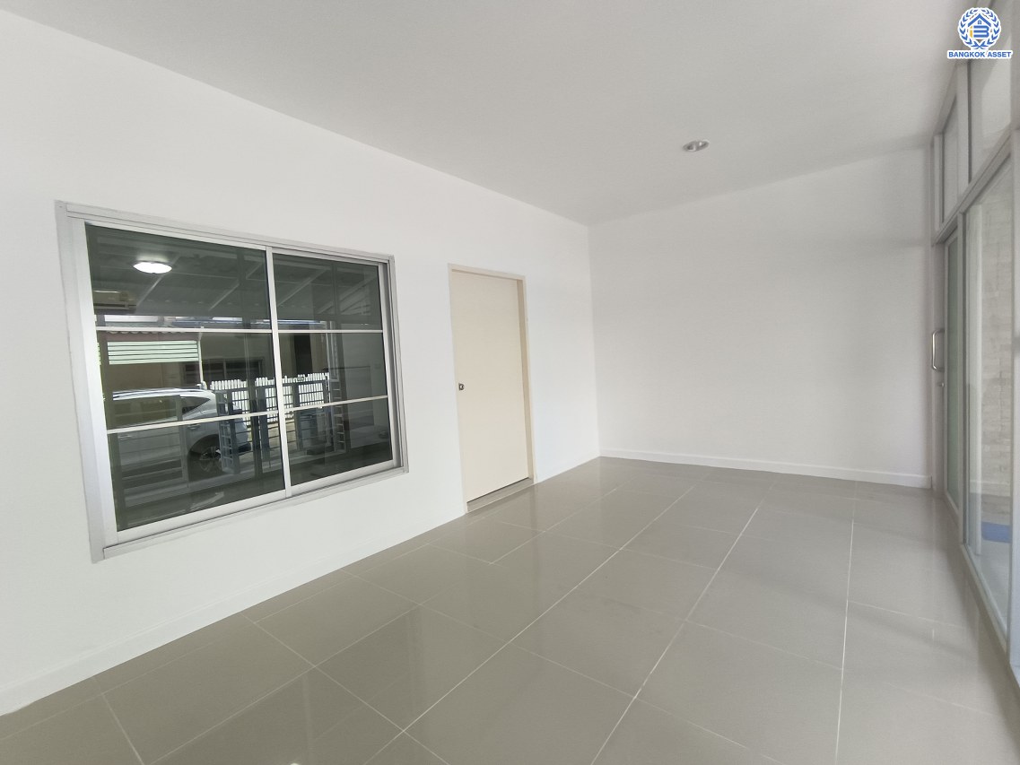 *****ทาวน์เฮ้าส์มือสองนนทบุรี โครงการ สิรภัทร3 รัตนาธิเบศร์ เนื้อที่กว้างถึง 17.90 ตร.ว. ฟังก์ชัน 3 ห้องนอน 2 ห้องน้ำ บนทำเลโซนเมือง ใกล้รถไฟฟ้าสายสีม่วง "สถานีไทรม้า" และ จุดขึ้นทางด่วน "ศรีรัช"