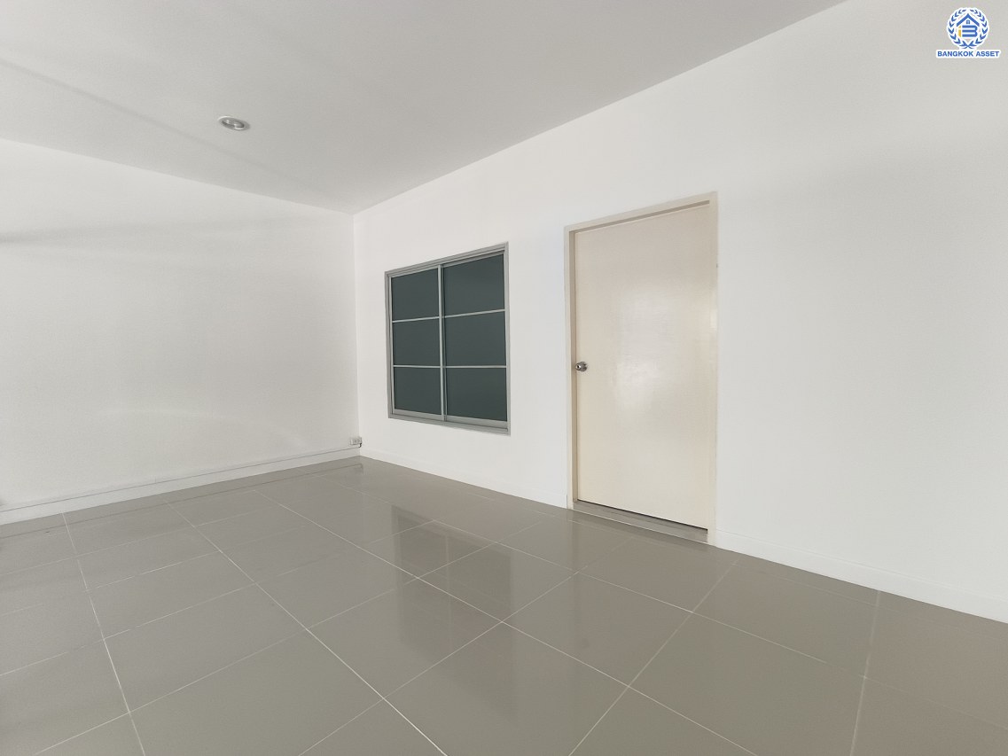 *****ทาวน์เฮ้าส์มือสองนนทบุรี โครงการ สิรภัทร3 รัตนาธิเบศร์ เนื้อที่กว้างถึง 17.90 ตร.ว. ฟังก์ชัน 3 ห้องนอน 2 ห้องน้ำ บนทำเลโซนเมือง ใกล้รถไฟฟ้าสายสีม่วง "สถานีไทรม้า" และ จุดขึ้นทางด่วน "ศรีรัช"