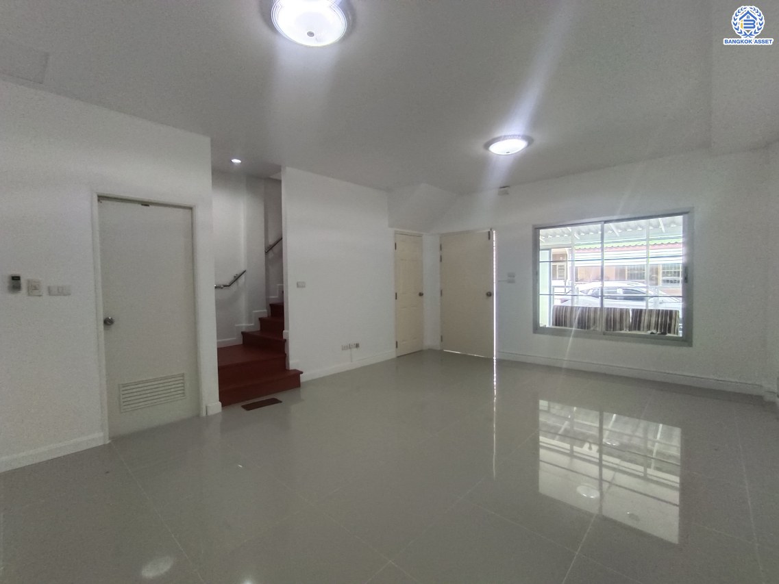 *****ทาวน์เฮ้าส์มือสองนนทบุรี โครงการ สิรภัทร3 รัตนาธิเบศร์ เนื้อที่กว้างถึง 17.90 ตร.ว. ฟังก์ชัน 3 ห้องนอน 2 ห้องน้ำ บนทำเลโซนเมือง ใกล้รถไฟฟ้าสายสีม่วง "สถานีไทรม้า" และ จุดขึ้นทางด่วน "ศรีรัช"