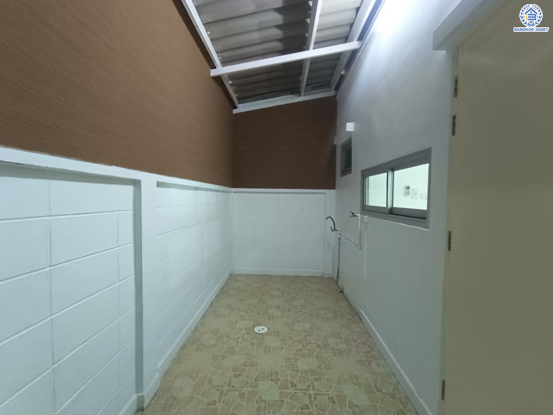 *****ทาวน์เฮ้าส์มือสองนนทบุรี โครงการ สิรภัทร3 รัตนาธิเบศร์ เนื้อที่กว้างถึง 17.90 ตร.ว. ฟังก์ชัน 3 ห้องนอน 2 ห้องน้ำ บนทำเลโซนเมือง ใกล้รถไฟฟ้าสายสีม่วง "สถานีไทรม้า" และ จุดขึ้นทางด่วน "ศรีรัช"