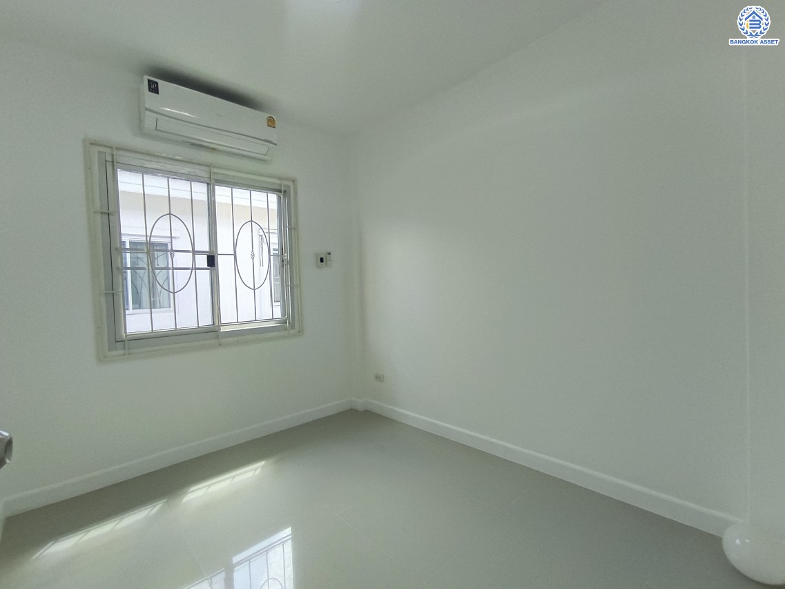 *****ทาวน์เฮ้าส์มือสองนนทบุรี โครงการ สิรภัทร3 รัตนาธิเบศร์ เนื้อที่กว้างถึง 17.90 ตร.ว. ฟังก์ชัน 3 ห้องนอน 2 ห้องน้ำ บนทำเลโซนเมือง ใกล้รถไฟฟ้าสายสีม่วง "สถานีไทรม้า" และ จุดขึ้นทางด่วน "ศรีรัช"