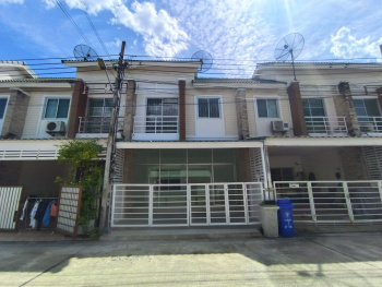 *****ทาวน์เฮ้าส์มือสองนนทบุรี โครงการ สิรภัทร3 รัตนาธิเบศร์ เนื้อที่กว้างถึง 17.90 ตร.ว. ฟังก์ชัน 3 ห้องนอน 2 ห้องน้ำ บนทำเลโซนเมือง ใกล้รถไฟฟ้าสายสีม่วง "สถานีไทรม้า" และ จุดขึ้นทางด่วน "ศรีรัช"