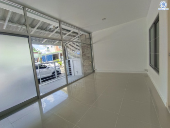 *****ทาวน์เฮ้าส์มือสองนนทบุรี โครงการ สิรภัทร3 รัตนาธิเบศร์ เนื้อที่กว้างถึง 17.90 ตร.ว. ฟังก์ชัน 3 ห้องนอน 2 ห้องน้ำ บนทำเลโซนเมือง ใกล้รถไฟฟ้าสายสีม่วง "สถานีไทรม้า" และ จุดขึ้นทางด่วน "ศรีรัช"