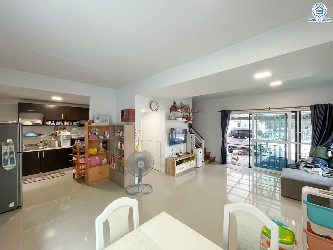 *****บ้านแฝดมือสอง โครงการ เดอะคอนเนค44 กาญจนาภิเษก-กันตนา หลังริม เนื้อที่ 50.90 ตร.ว. ฟังก์ชัน 3 ห้องนอน 2 ห้องน้ำ 2 ที่จอดรถ บ้านสภาพดีเยี่ยม พร้อมเข้าอยู่ บนทำเลดี เชื่อมต่อถนนบางใหญ่-บางคูลัด ถนนกาญจนาภิเษก ถนนพิชัยเขต ใกล้รถไฟฟ้าสายสีม่วง "สถานีตลาดบางใหญ่" และจุดขึ้นทางด่วน "ศรีรัช"