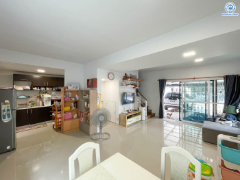 *****บ้านแฝดมือสอง โครงการ เดอะคอนเนค44 กาญจนาภิเษก-กันตนา หลังริม เนื้อที่ 50.90 ตร.ว. ฟังก์ชัน 3 ห้องนอน 2 ห้องน้ำ 2 ที่จอดรถ บ้านสภาพดีเยี่ยม พร้อมเข้าอยู่ บนทำเลดี เชื่อมต่อถนนบางใหญ่-บางคูลัด ถนนกาญจนาภิเษก ถนนพิชัยเขต ใกล้รถไฟฟ้าสายสีม่วง "สถานีตลาดบางใหญ่" และจุดขึ้นทางด่วน "ศรีรัช"