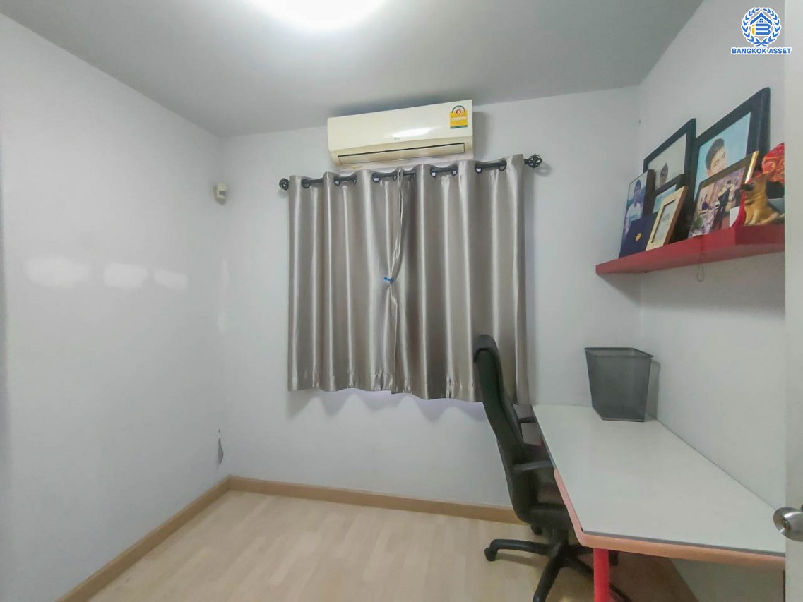 *****ทาวน์เฮ้าส์มือสอง โครงการ เดอะคอนเนค แจ้งวัฒนะ1 เนื้อที่ 18.2 ตร.ว. ฟังก์ชัน 3 ห้องนอน 2 ห้องน้ำ 1 ที่จอดรถ บ้านสภาพดีเยี่ยม พร้อมเข้าอยู่ บนทำเลดี เชื่อมต่อถนนสรงประภา, ถนนติวานนท์, ถนนแจ้งวัฒนะ ใกล้รถไฟฟ้าสายสีชมพู "สถานีสถานีปากเกร็ด" และจุดขึ้นทางด่วน "ศรีสมาน"