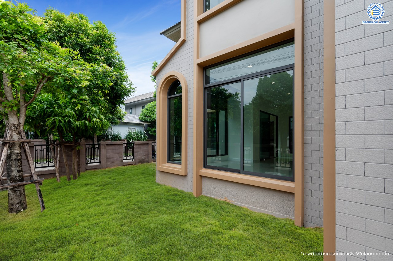 บ้านมือสองตกแต่งใหม่ โครงการ ลัดดารมย์ ติวานนท์ บนสังคมคุณภาพจากแบรนด์ Q.House หลังใหญ่กว่า 65.70 ตร.ว. พื้นที่ใช้สอย 299.89 ตร.ม. โดดเด่นด้วยการดีไซน์และฟังก์ชัน 4 ห้องนอน 5 ห้องน้ำ 1 ห้องแม่บ้าน จอดรถได้ 3 คัน Facility ภายในโครงการครบครัน บนที่สุดแห่งทำเลศักยภาพ หน้าโครงการติดถนนติวานนท์ ใกล้ทางด่วน "ศรีสมาน" เชื่อมต่อทุกการเดินทาง