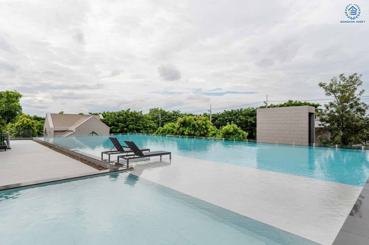 บ้านมือสองตกแต่งใหม่ โครงการ ลัดดารมย์ ติวานนท์ บนสังคมคุณภาพจากแบรนด์ Q.House หลังใหญ่กว่า 65.70 ตร.ว. พื้นที่ใช้สอย 299.89 ตร.ม. โดดเด่นด้วยการดีไซน์และฟังก์ชัน 4 ห้องนอน 5 ห้องน้ำ 1 ห้องแม่บ้าน จอดรถได้ 3 คัน Facility ภายในโครงการครบครัน บนที่สุดแห่งทำเลศักยภาพ หน้าโครงการติดถนนติวานนท์ ใกล้ทางด่วน "ศรีสมาน" เชื่อมต่อทุกการเดินทาง