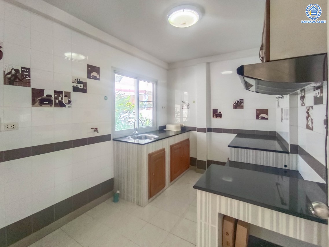 *****บ้านเดี่ยวมือสอง โครงการ ศุภาลัยวิลล์ วงแหวน-รัตนาธิเบศร์ เนื้อที่ 50 ตร.ว พื้นที่ใช้สอย 150 ตร.ม. ฟังก์ชัน 3 ห้องนอน 2 ห้องน้ำ 2 ที่จอดรถ บนทำเลเชื่อมต่อหลายเส้นทาง ใกล้รถไฟฟ้าสายสีม่วง "สถานีคลองบางไผ่" และจุดขึ้นทางด่วน "กาญจนาภิเษก"