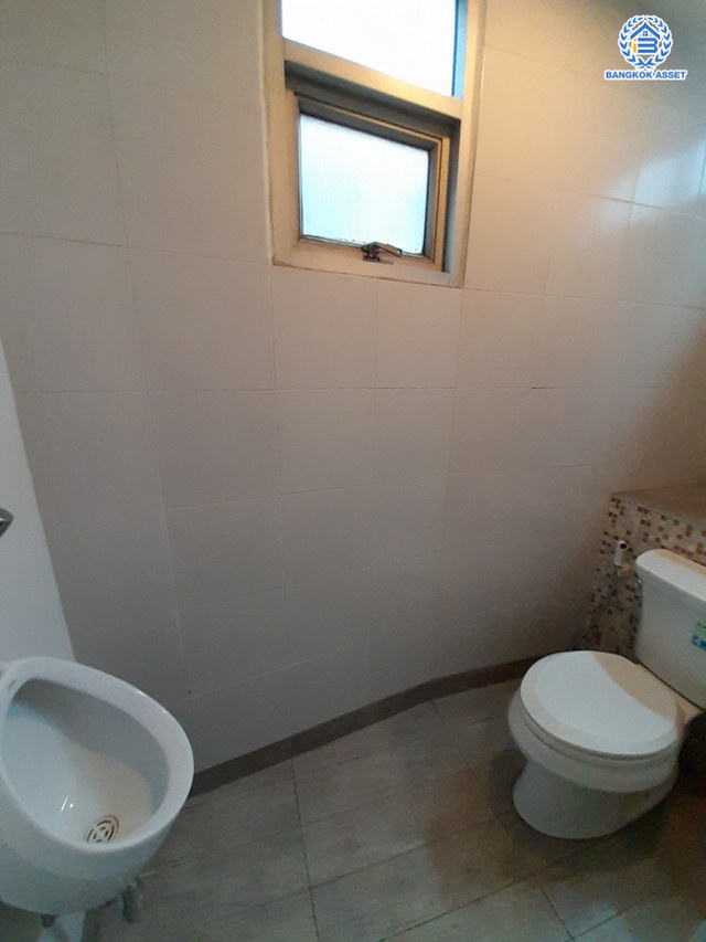 *****อาคารพาณิชย์ 6 ชั้นมือสอง แยกอโศก หลังมุม เนื้อที่เยอะถึง 35.6 ตร.ว. พื้นที่ใช้สอย 500 ตร.ม. ฟังก์ชัน 3 ห้องนอน 6 ห้องน้ำ จอดรถได้ 9 คัน ภายในสภาพดี เหมาะสำหรับเริ่มทำธุรกิจ หรือโฮมออฟฟืศ บนทำเลติดถนนอโศก-ดินแดง เดินทางสะดวก ใกล้จุดขึ้นทางด่วน "ศรีรัช" ห้างสรรพสินค้า "เซ็นทรัลพระราม9" แถมฟรี เครื่องปรับอากาศ 18 เครื่อง พร้อมเฟอร์นิเจอร์