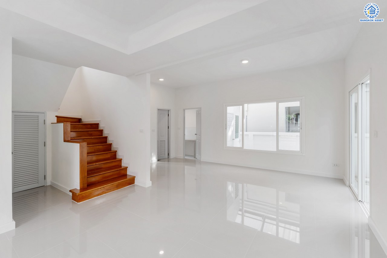 บ้านมือสองตกแต่งใหม่ โครงการ เพอร์เฟคเพลส รัตนาธิเบศร์ บ้านเดี่ยว จากแบรนด์ Property Perfect เนื้อที่ 50 ตร.ว. ฟังก์ชัน 3 ห้องนอน 2 ห้องน้ำ 1 ห้องอเนกประสงค์ จอดรถได้ 2 คัน บนที่สุดแห่งทำเลโซนเมือง เชื่อมต่อถนนรัตนาธิเบศร์ ใกล้เซ็นทรัลรัตนาธิเบศร์ จุดขึ้นทางด่วน "งามวงศ์วาน" และรถไฟฟ้า"สถานีไทรม้า"