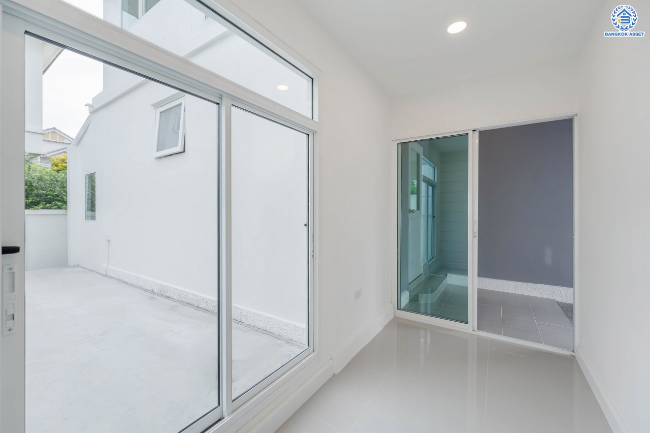 บ้านมือสองตกแต่งใหม่ โครงการ เพอร์เฟคเพลส รัตนาธิเบศร์ บ้านเดี่ยว จากแบรนด์ Property Perfect เนื้อที่ 50 ตร.ว. ฟังก์ชัน 3 ห้องนอน 2 ห้องน้ำ 1 ห้องอเนกประสงค์ จอดรถได้ 2 คัน บนที่สุดแห่งทำเลโซนเมือง เชื่อมต่อถนนรัตนาธิเบศร์ ใกล้เซ็นทรัลรัตนาธิเบศร์ จุดขึ้นทางด่วน "งามวงศ์วาน" และรถไฟฟ้า"สถานีไทรม้า"