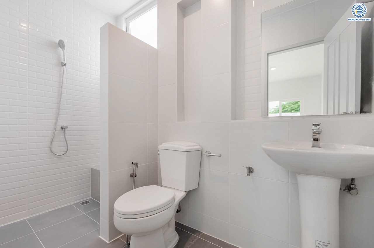 บ้านมือสองตกแต่งใหม่ โครงการ เพอร์เฟคเพลส รัตนาธิเบศร์ บ้านเดี่ยว จากแบรนด์ Property Perfect เนื้อที่ 50 ตร.ว. ฟังก์ชัน 3 ห้องนอน 2 ห้องน้ำ 1 ห้องอเนกประสงค์ จอดรถได้ 2 คัน บนที่สุดแห่งทำเลโซนเมือง เชื่อมต่อถนนรัตนาธิเบศร์ ใกล้เซ็นทรัลรัตนาธิเบศร์ จุดขึ้นทางด่วน "งามวงศ์วาน" และรถไฟฟ้า"สถานีไทรม้า"