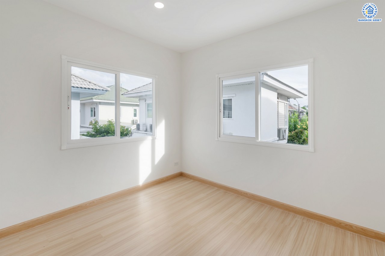 บ้านมือสองตกแต่งใหม่ โครงการ เพอร์เฟคเพลส รัตนาธิเบศร์ บ้านเดี่ยว จากแบรนด์ Property Perfect เนื้อที่ 50 ตร.ว. ฟังก์ชัน 3 ห้องนอน 2 ห้องน้ำ 1 ห้องอเนกประสงค์ จอดรถได้ 2 คัน บนที่สุดแห่งทำเลโซนเมือง เชื่อมต่อถนนรัตนาธิเบศร์ ใกล้เซ็นทรัลรัตนาธิเบศร์ จุดขึ้นทางด่วน "งามวงศ์วาน" และรถไฟฟ้า"สถานีไทรม้า"