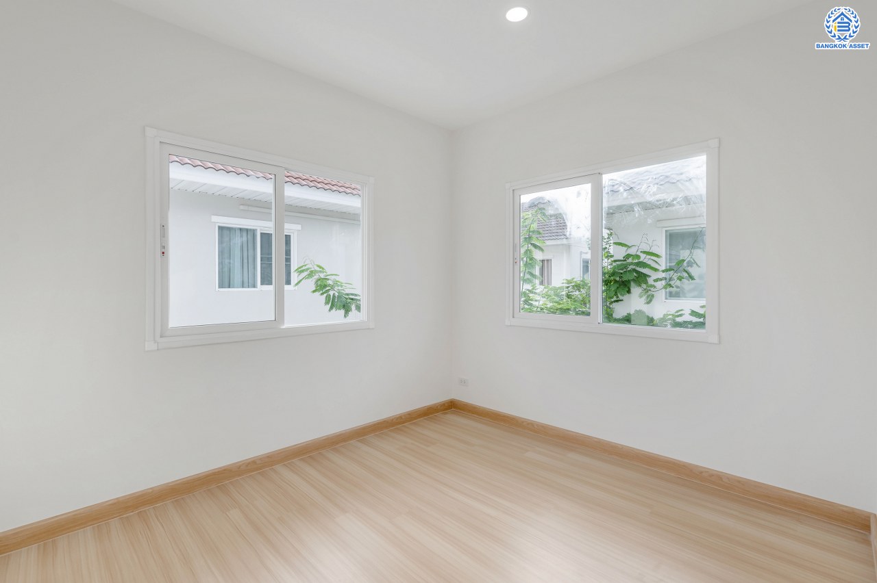 บ้านมือสองตกแต่งใหม่ โครงการ เพอร์เฟคเพลส รัตนาธิเบศร์ บ้านเดี่ยว จากแบรนด์ Property Perfect เนื้อที่ 50 ตร.ว. ฟังก์ชัน 3 ห้องนอน 2 ห้องน้ำ 1 ห้องอเนกประสงค์ จอดรถได้ 2 คัน บนที่สุดแห่งทำเลโซนเมือง เชื่อมต่อถนนรัตนาธิเบศร์ ใกล้เซ็นทรัลรัตนาธิเบศร์ จุดขึ้นทางด่วน "งามวงศ์วาน" และรถไฟฟ้า"สถานีไทรม้า"