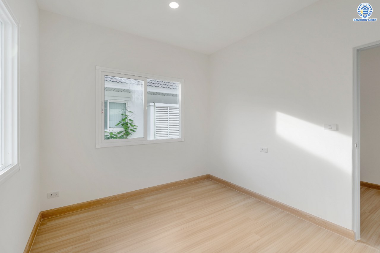 บ้านมือสองตกแต่งใหม่ โครงการ เพอร์เฟคเพลส รัตนาธิเบศร์ บ้านเดี่ยว จากแบรนด์ Property Perfect เนื้อที่ 50 ตร.ว. ฟังก์ชัน 3 ห้องนอน 2 ห้องน้ำ 1 ห้องอเนกประสงค์ จอดรถได้ 2 คัน บนที่สุดแห่งทำเลโซนเมือง เชื่อมต่อถนนรัตนาธิเบศร์ ใกล้เซ็นทรัลรัตนาธิเบศร์ จุดขึ้นทางด่วน "งามวงศ์วาน" และรถไฟฟ้า"สถานีไทรม้า"