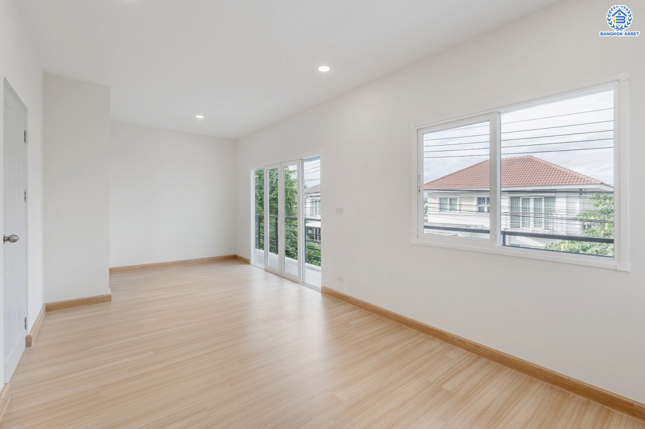 บ้านมือสองตกแต่งใหม่ โครงการ เพอร์เฟคเพลส รัตนาธิเบศร์ บ้านเดี่ยว จากแบรนด์ Property Perfect เนื้อที่ 50 ตร.ว. ฟังก์ชัน 3 ห้องนอน 2 ห้องน้ำ 1 ห้องอเนกประสงค์ จอดรถได้ 2 คัน บนที่สุดแห่งทำเลโซนเมือง เชื่อมต่อถนนรัตนาธิเบศร์ ใกล้เซ็นทรัลรัตนาธิเบศร์ จุดขึ้นทางด่วน "งามวงศ์วาน" และรถไฟฟ้า"สถานีไทรม้า"