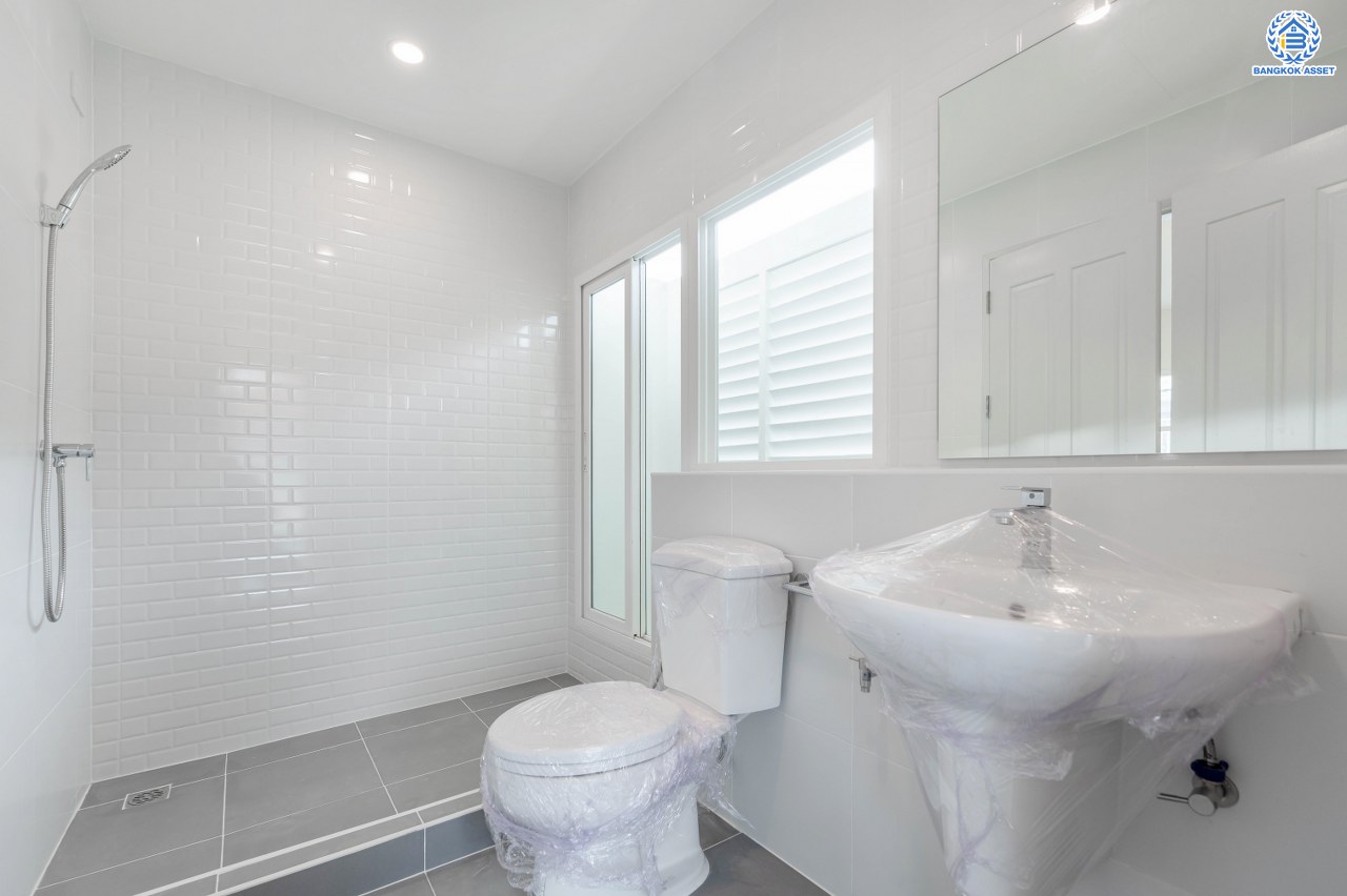 บ้านมือสองตกแต่งใหม่ โครงการ เพอร์เฟคเพลส รัตนาธิเบศร์ บ้านเดี่ยว จากแบรนด์ Property Perfect เนื้อที่ 50 ตร.ว. ฟังก์ชัน 3 ห้องนอน 2 ห้องน้ำ 1 ห้องอเนกประสงค์ จอดรถได้ 2 คัน บนที่สุดแห่งทำเลโซนเมือง เชื่อมต่อถนนรัตนาธิเบศร์ ใกล้เซ็นทรัลรัตนาธิเบศร์ จุดขึ้นทางด่วน "งามวงศ์วาน" และรถไฟฟ้า"สถานีไทรม้า"