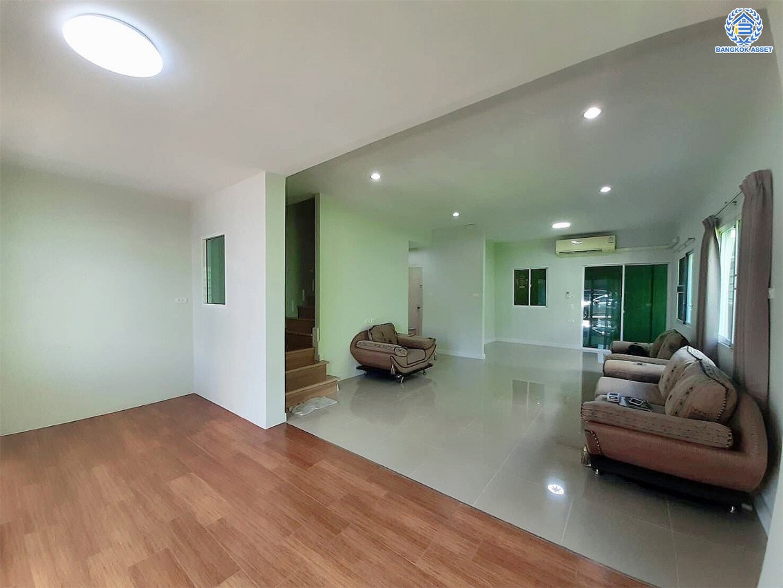 *****ทาวน์เฮ้าส์มือสอง โครงการ ซิตี้เซนส์ วัชรพล หลังริม เนื้อที่กว้าง 27.2 ตร.ว. พื้นที่าใช้สอย 132.02 ตร.ม. ฟังก์ชัน 3 ห้องนอน 2 ห้องน้ำ โครงการร่มรื่น แถมฟรี! เครื่องปรับอากาศ 4 เครื่อง บนทำเลดี เชื่อมต่อหลายเส้นทาง ใกล้ทางด่วน "รามอินทรา-อาจณรงค์"