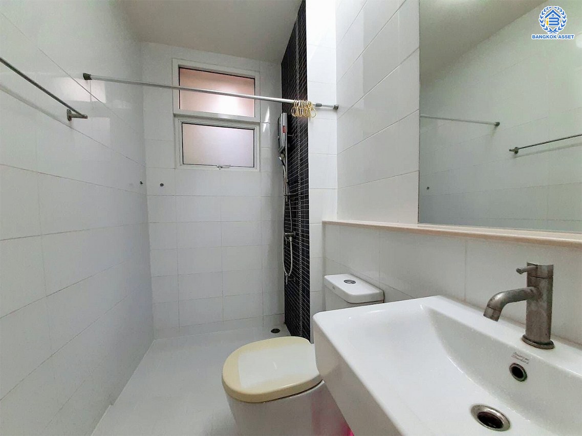 *****ทาวน์เฮ้าส์มือสอง โครงการ ซิตี้เซนส์ วัชรพล หลังริม เนื้อที่กว้าง 27.2 ตร.ว. พื้นที่าใช้สอย 132.02 ตร.ม. ฟังก์ชัน 3 ห้องนอน 2 ห้องน้ำ โครงการร่มรื่น แถมฟรี! เครื่องปรับอากาศ 4 เครื่อง บนทำเลดี เชื่อมต่อหลายเส้นทาง ใกล้ทางด่วน "รามอินทรา-อาจณรงค์"