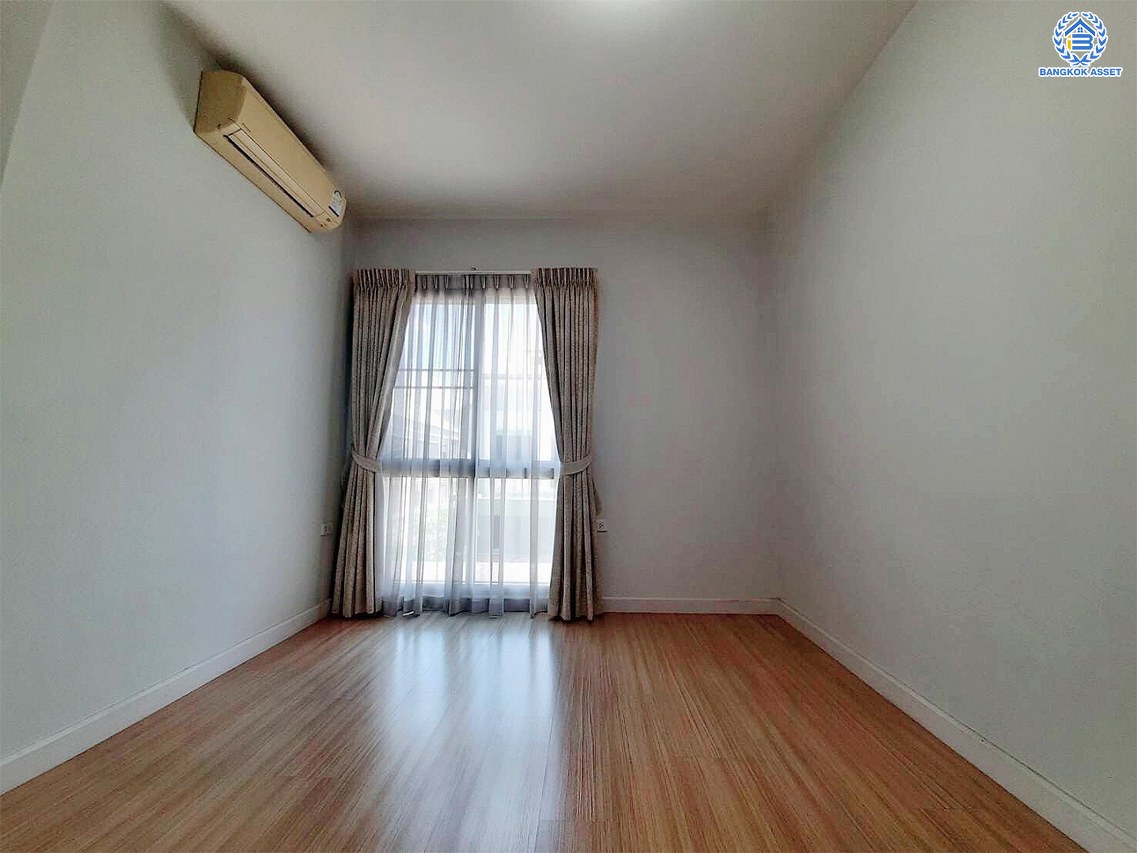 *****ทาวน์เฮ้าส์มือสอง โครงการ ซิตี้เซนส์ วัชรพล หลังริม เนื้อที่กว้าง 27.2 ตร.ว. พื้นที่าใช้สอย 132.02 ตร.ม. ฟังก์ชัน 3 ห้องนอน 2 ห้องน้ำ โครงการร่มรื่น แถมฟรี! เครื่องปรับอากาศ 4 เครื่อง บนทำเลดี เชื่อมต่อหลายเส้นทาง ใกล้ทางด่วน "รามอินทรา-อาจณรงค์"