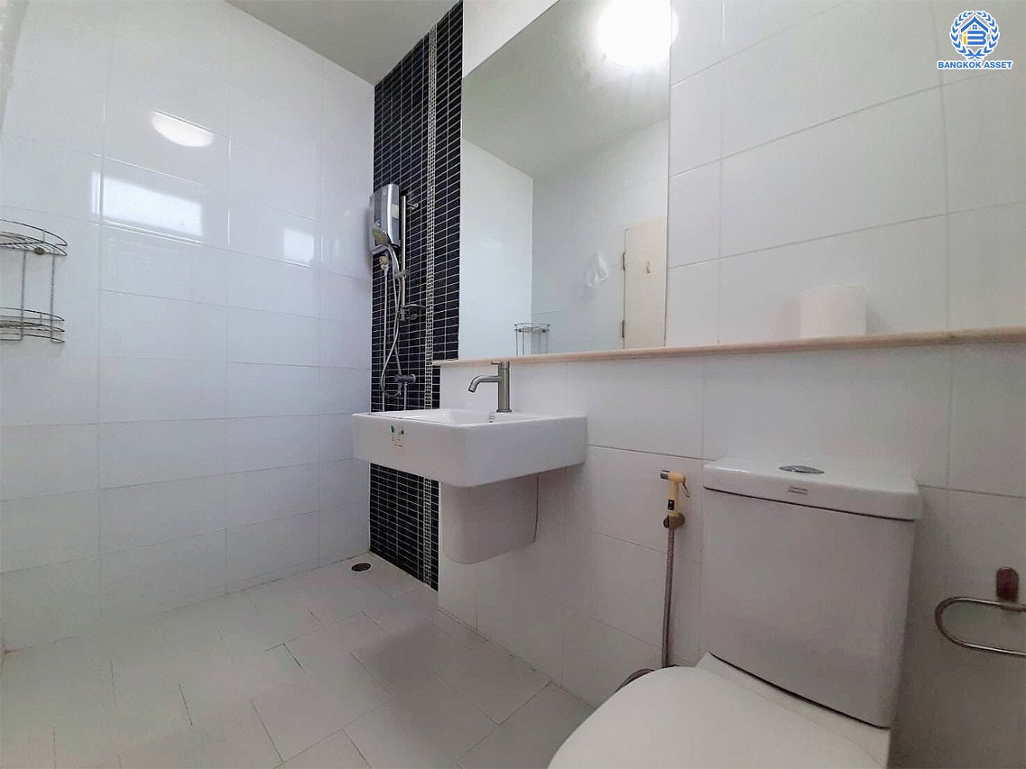 *****ทาวน์เฮ้าส์มือสอง โครงการ ซิตี้เซนส์ วัชรพล หลังริม เนื้อที่กว้าง 27.2 ตร.ว. พื้นที่าใช้สอย 132.02 ตร.ม. ฟังก์ชัน 3 ห้องนอน 2 ห้องน้ำ โครงการร่มรื่น แถมฟรี! เครื่องปรับอากาศ 4 เครื่อง บนทำเลดี เชื่อมต่อหลายเส้นทาง ใกล้ทางด่วน "รามอินทรา-อาจณรงค์"