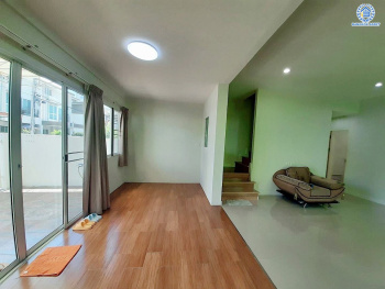 *****ทาวน์เฮ้าส์มือสอง โครงการ ซิตี้เซนส์ วัชรพล หลังริม เนื้อที่กว้าง 27.2 ตร.ว. พื้นที่าใช้สอย 132.02 ตร.ม. ฟังก์ชัน 3 ห้องนอน 2 ห้องน้ำ โครงการร่มรื่น แถมฟรี! เครื่องปรับอากาศ 4 เครื่อง บนทำเลดี เชื่อมต่อหลายเส้นทาง ใกล้ทางด่วน "รามอินทรา-อาจณรงค์"