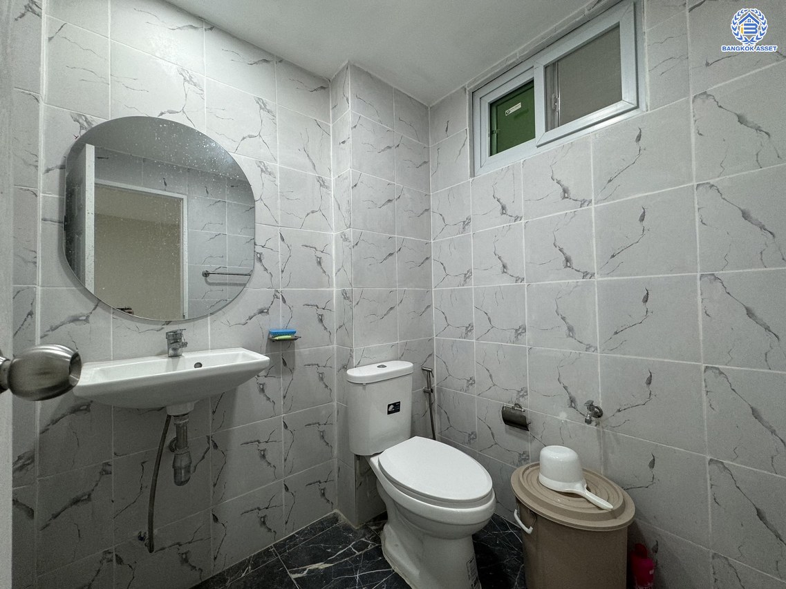 *****ทาวน์เฮ้าส์มือสอง โครงการ วังทอง ริเวอร์ปาร์ค เนื้อที่ 18 ตร.ว. พื้นที่ใช้สอย 140 ตร.ม. ฟังก์ชัน 3 ห้องนอน 2 ห้องน้ำ หน้าบ้านหันทางทิศใต้ บนทำเลดี เชื่อมต่อหลายเส้นทาง ใกล้ทางด่วน "อุตราภิมุข" และรถไฟฟ้าสายสีแดง "สถานีหลักหก"