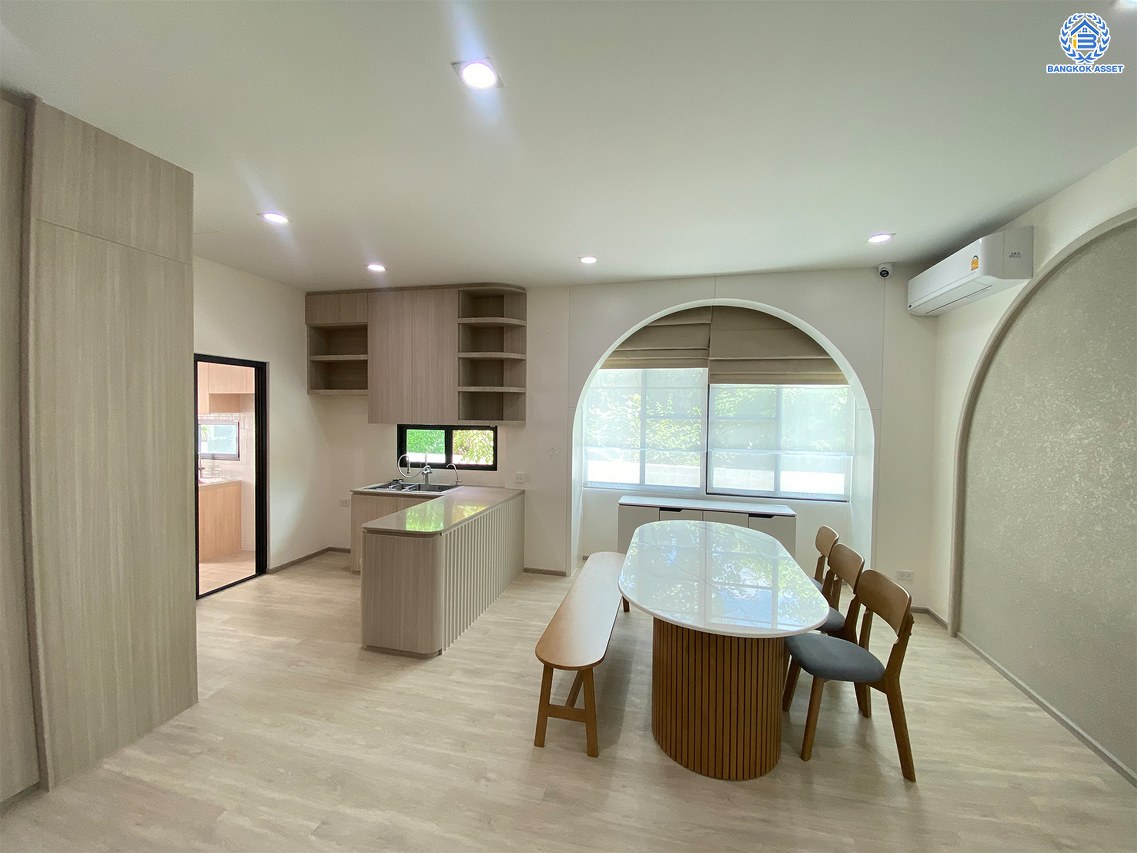 *****บ้านเดี่ยวมือสอง โครงการ นันทวัน สาทร-ราชพฤกษ์ หลังมุม เนื้อที่ 102.8 ตร.ว. พื้นที่ใช้สอย 248 ตร.ม.ฟังก์ชัน 4 ห้องนอน 3 ห้องน้ำ 2 ที่จอดรถ บ้านสวย สภาพดี บนทำเลเชื่อมต่อหลายเส้นทาง ใกล้รถไฟฟ้าสายสีน้ำเงิน "สถานีบางหว้า" แถมฟรี เครื่องปรับอากาศ 4 เครื่อง, เฟอร์นิเจอร์บิ้วอิน, ระบบไฟรองรับ EV Charger, Digital Door Lock