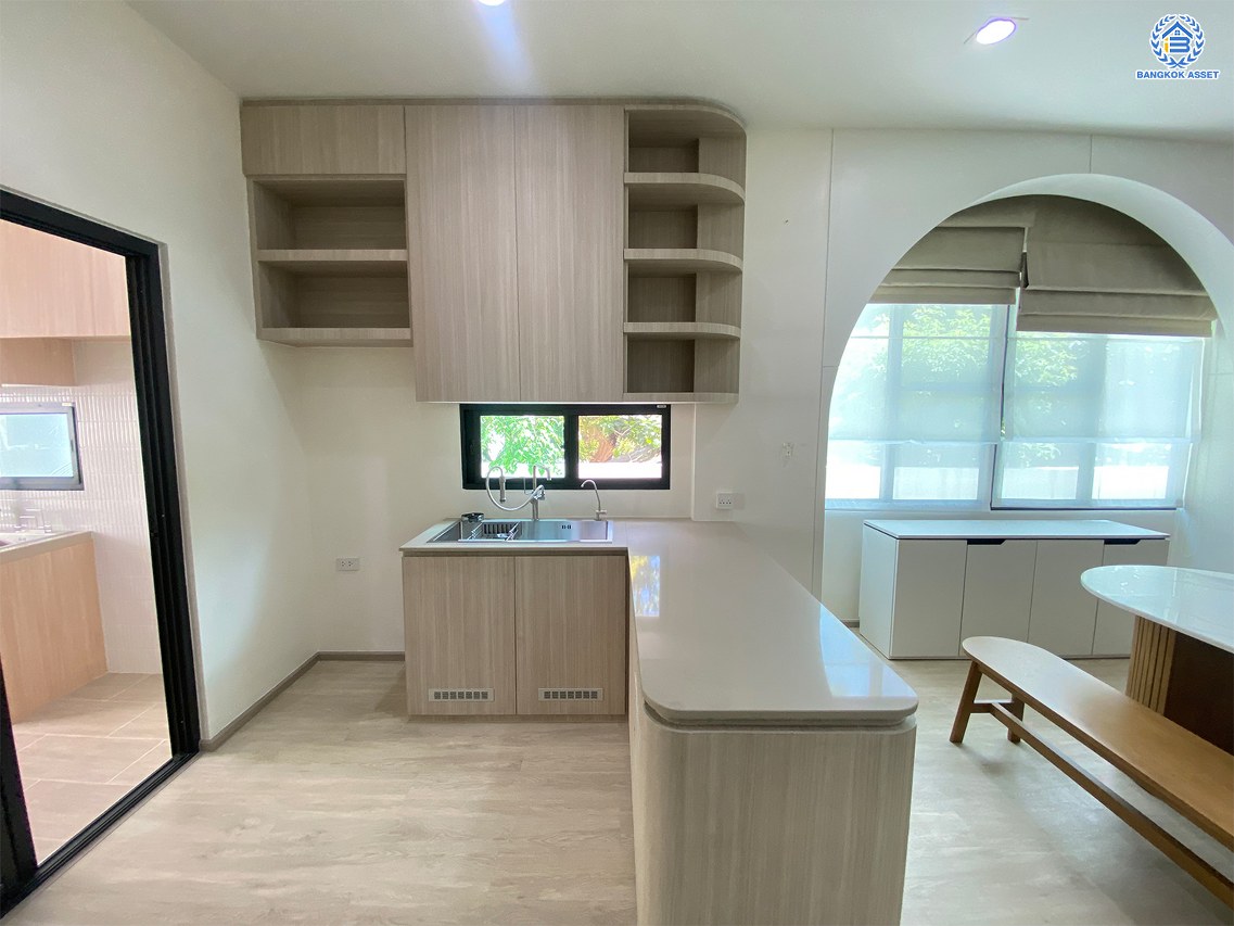 *****บ้านเดี่ยวมือสอง โครงการ นันทวัน สาทร-ราชพฤกษ์ หลังมุม เนื้อที่ 102.8 ตร.ว. พื้นที่ใช้สอย 248 ตร.ม.ฟังก์ชัน 4 ห้องนอน 3 ห้องน้ำ 2 ที่จอดรถ บ้านสวย สภาพดี บนทำเลเชื่อมต่อหลายเส้นทาง ใกล้รถไฟฟ้าสายสีน้ำเงิน "สถานีบางหว้า" แถมฟรี เครื่องปรับอากาศ 4 เครื่อง, เฟอร์นิเจอร์บิ้วอิน, ระบบไฟรองรับ EV Charger, Digital Door Lock