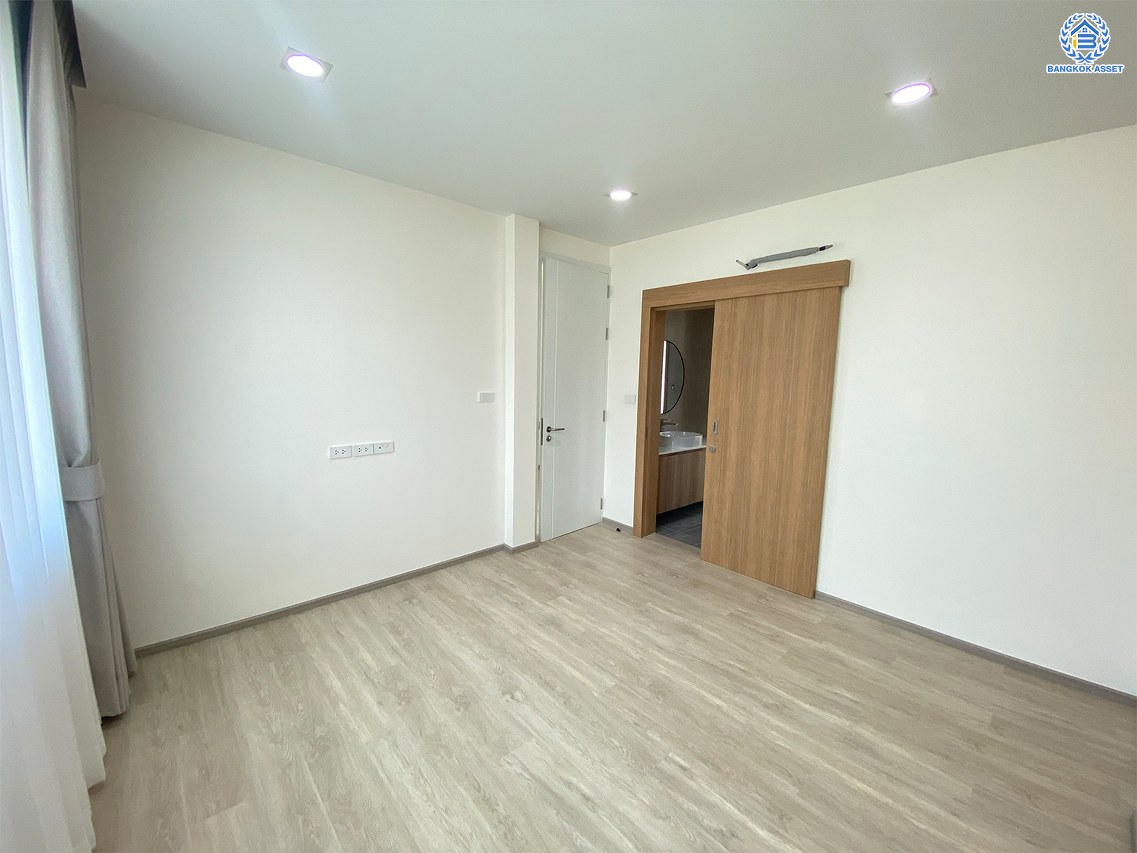 *****บ้านเดี่ยวมือสอง โครงการ นันทวัน สาทร-ราชพฤกษ์ หลังมุม เนื้อที่ 102.8 ตร.ว. พื้นที่ใช้สอย 248 ตร.ม.ฟังก์ชัน 4 ห้องนอน 3 ห้องน้ำ 2 ที่จอดรถ บ้านสวย สภาพดี บนทำเลเชื่อมต่อหลายเส้นทาง ใกล้รถไฟฟ้าสายสีน้ำเงิน "สถานีบางหว้า" แถมฟรี เครื่องปรับอากาศ 4 เครื่อง, เฟอร์นิเจอร์บิ้วอิน, ระบบไฟรองรับ EV Charger, Digital Door Lock