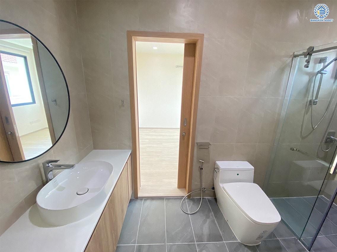 *****บ้านเดี่ยวมือสอง โครงการ นันทวัน สาทร-ราชพฤกษ์ หลังมุม เนื้อที่ 102.8 ตร.ว. พื้นที่ใช้สอย 248 ตร.ม.ฟังก์ชัน 4 ห้องนอน 3 ห้องน้ำ 2 ที่จอดรถ บ้านสวย สภาพดี บนทำเลเชื่อมต่อหลายเส้นทาง ใกล้รถไฟฟ้าสายสีน้ำเงิน "สถานีบางหว้า" แถมฟรี เครื่องปรับอากาศ 4 เครื่อง, เฟอร์นิเจอร์บิ้วอิน, ระบบไฟรองรับ EV Charger, Digital Door Lock