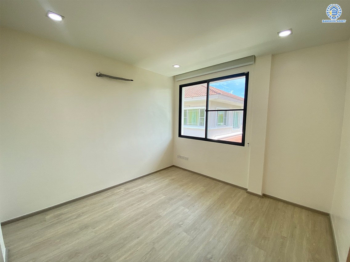 *****บ้านเดี่ยวมือสอง โครงการ นันทวัน สาทร-ราชพฤกษ์ หลังมุม เนื้อที่ 102.8 ตร.ว. พื้นที่ใช้สอย 248 ตร.ม.ฟังก์ชัน 4 ห้องนอน 3 ห้องน้ำ 2 ที่จอดรถ บ้านสวย สภาพดี บนทำเลเชื่อมต่อหลายเส้นทาง ใกล้รถไฟฟ้าสายสีน้ำเงิน "สถานีบางหว้า" แถมฟรี เครื่องปรับอากาศ 4 เครื่อง, เฟอร์นิเจอร์บิ้วอิน, ระบบไฟรองรับ EV Charger, Digital Door Lock