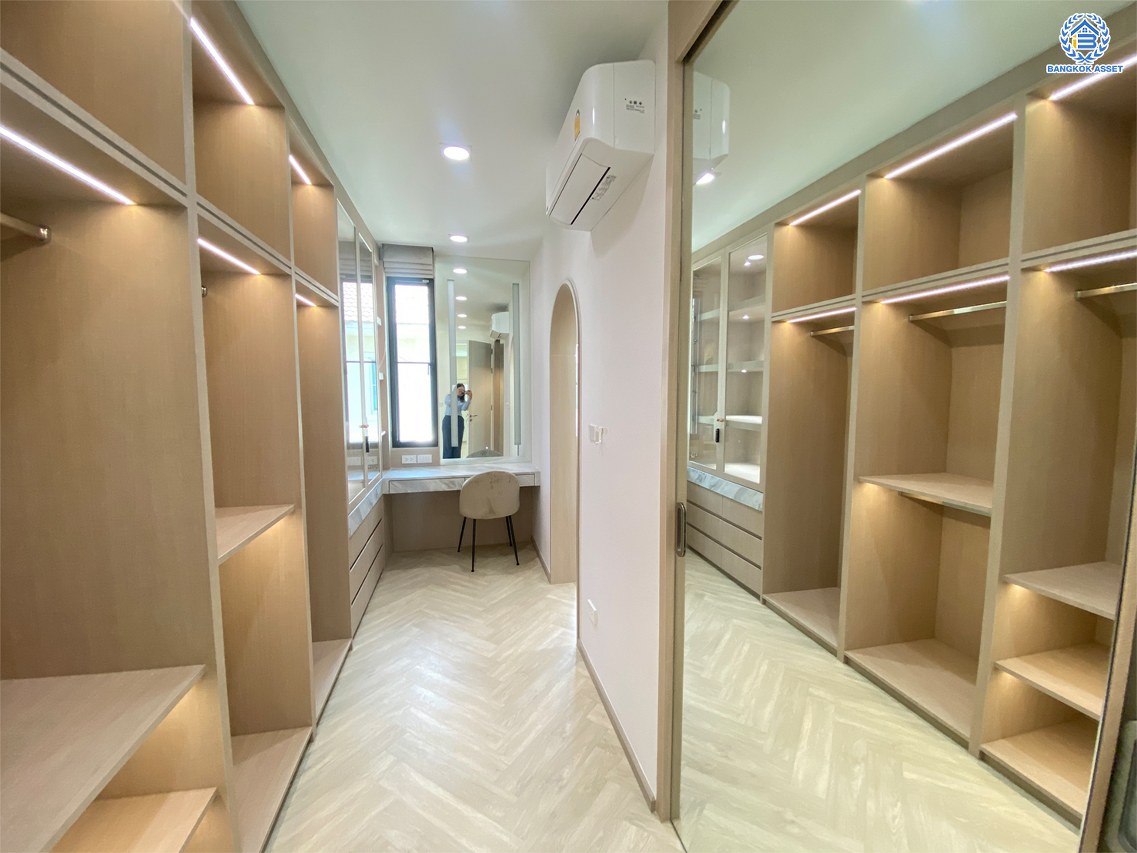 *****บ้านเดี่ยวมือสอง โครงการ นันทวัน สาทร-ราชพฤกษ์ หลังมุม เนื้อที่ 102.8 ตร.ว. พื้นที่ใช้สอย 248 ตร.ม.ฟังก์ชัน 4 ห้องนอน 3 ห้องน้ำ 2 ที่จอดรถ บ้านสวย สภาพดี บนทำเลเชื่อมต่อหลายเส้นทาง ใกล้รถไฟฟ้าสายสีน้ำเงิน "สถานีบางหว้า" แถมฟรี เครื่องปรับอากาศ 4 เครื่อง, เฟอร์นิเจอร์บิ้วอิน, ระบบไฟรองรับ EV Charger, Digital Door Lock