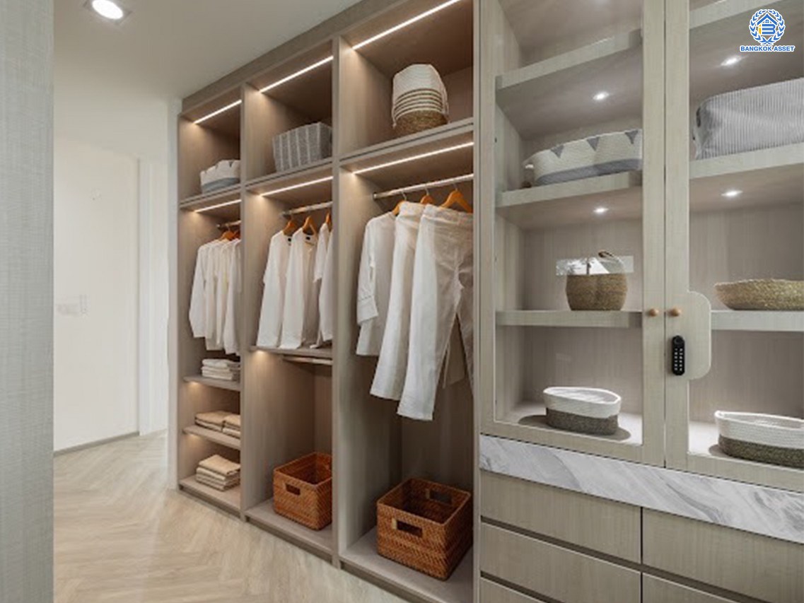 *****บ้านเดี่ยวมือสอง โครงการ นันทวัน สาทร-ราชพฤกษ์ หลังมุม เนื้อที่ 102.8 ตร.ว. พื้นที่ใช้สอย 248 ตร.ม.ฟังก์ชัน 4 ห้องนอน 3 ห้องน้ำ 2 ที่จอดรถ บ้านสวย สภาพดี บนทำเลเชื่อมต่อหลายเส้นทาง ใกล้รถไฟฟ้าสายสีน้ำเงิน "สถานีบางหว้า" แถมฟรี เครื่องปรับอากาศ 4 เครื่อง, เฟอร์นิเจอร์บิ้วอิน, ระบบไฟรองรับ EV Charger, Digital Door Lock