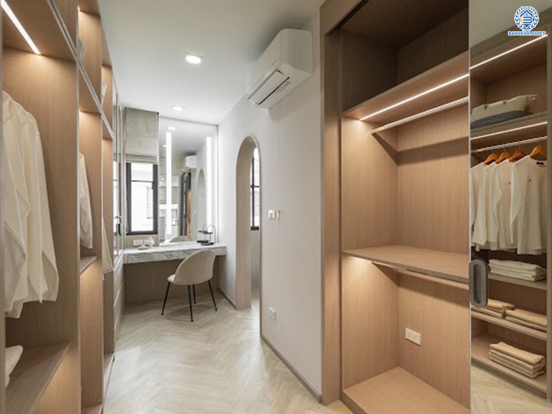 *****บ้านเดี่ยวมือสอง โครงการ นันทวัน สาทร-ราชพฤกษ์ หลังมุม เนื้อที่ 102.8 ตร.ว. พื้นที่ใช้สอย 248 ตร.ม.ฟังก์ชัน 4 ห้องนอน 3 ห้องน้ำ 2 ที่จอดรถ บ้านสวย สภาพดี บนทำเลเชื่อมต่อหลายเส้นทาง ใกล้รถไฟฟ้าสายสีน้ำเงิน "สถานีบางหว้า" แถมฟรี เครื่องปรับอากาศ 4 เครื่อง, เฟอร์นิเจอร์บิ้วอิน, ระบบไฟรองรับ EV Charger, Digital Door Lock